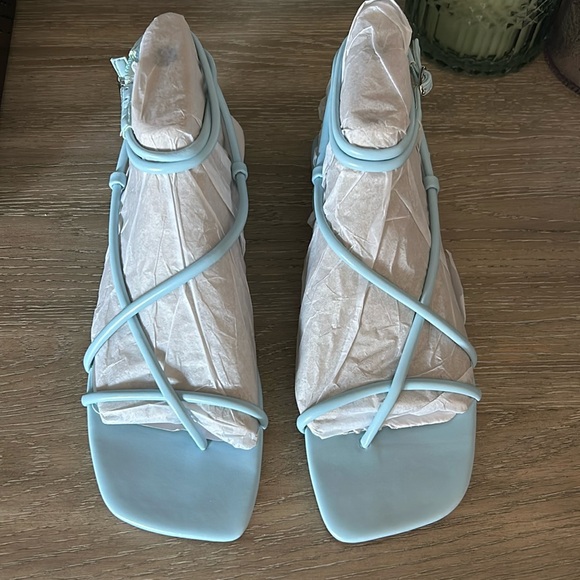 Nike West Sandals Size 8.5 New - Picture 1 of 5